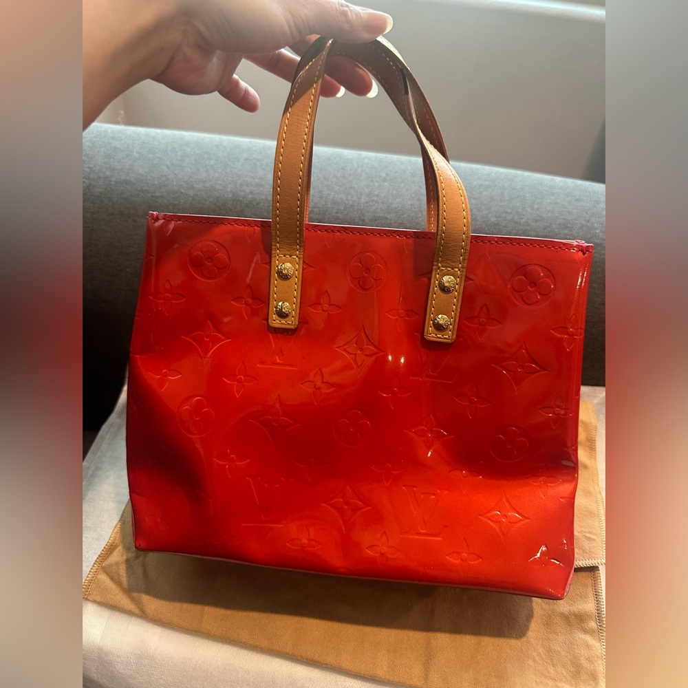 “Pre-Loved” Mini Louis Vuitton Vernis W/ Authenticity certificate.